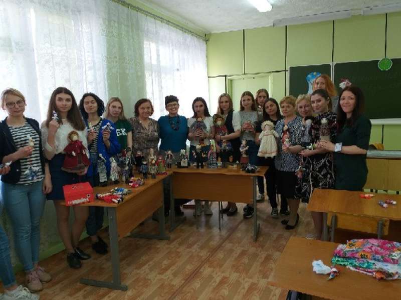 Мастера Семейного центра мастерства и ремесел побывали в индустриально-педагогическом колледже