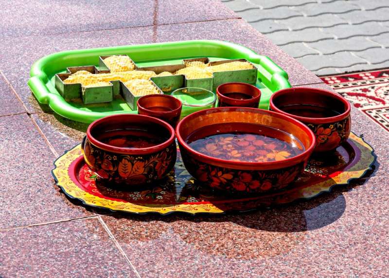 Когда пчелы не кусают: в Никольском кафедральном соборе отметили Медовый Спас