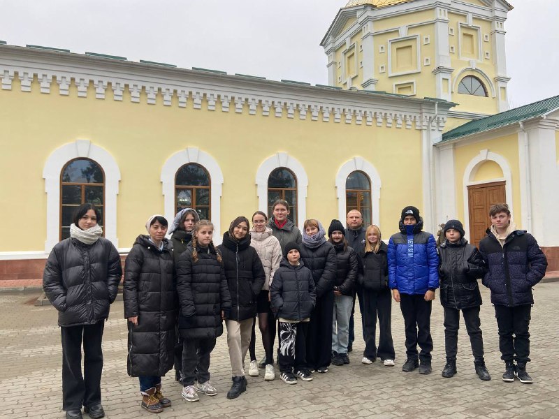 В библиотеке Никольского собора воспитанники КСРЦ учились понимать своих мам