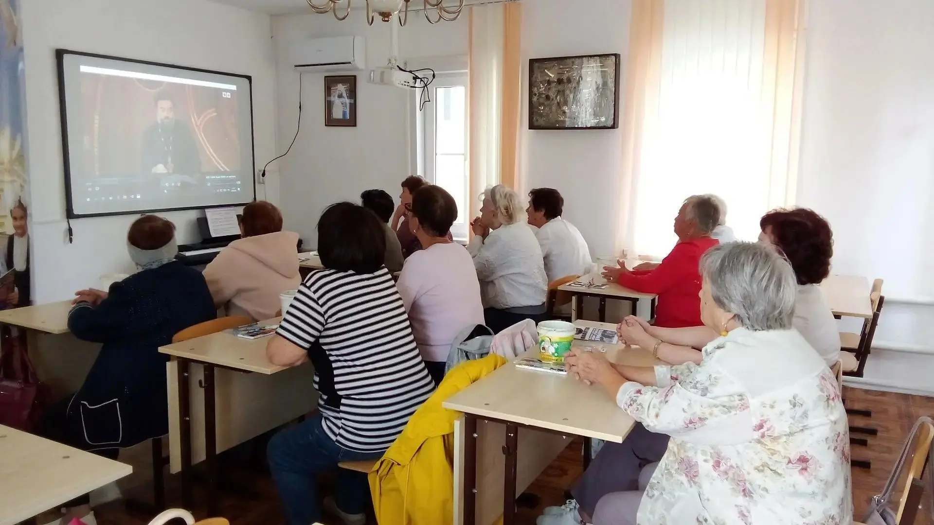 Спорт, творчество и молитва: встреча серебряных прихожан в Никольском соборе