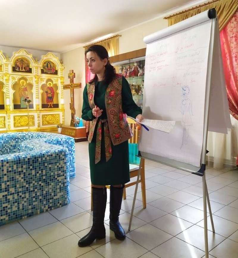 Психолог Марина Григорьева провела в Никольском кафедральном соборе семинар о негативных установках, мешающих счастью