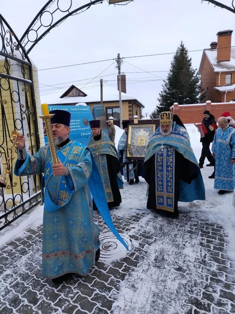 В Никольском кафедральном соборе встретили чудотворный образ Божией Матери «Избавительница от бед»