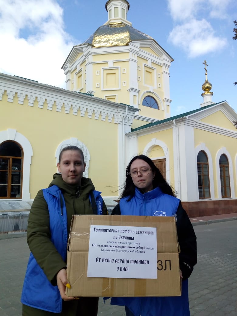 Прихожане Никольского собора приняли участие в сборе гуманитарной помощи для жителей Донбасса