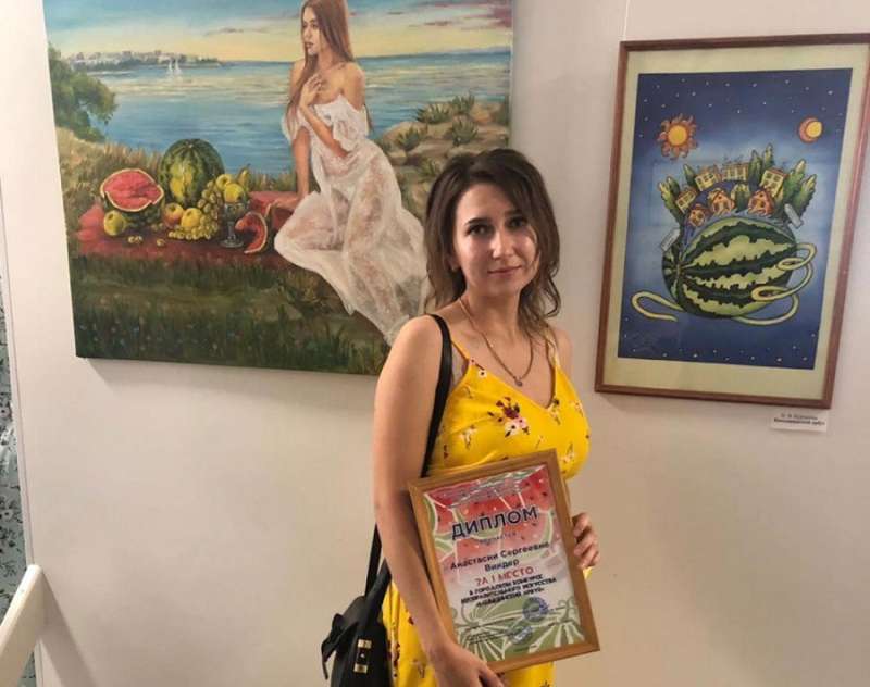 Художница Анастасия Виндер, волонтер Никольского добровольческого движения, победила в конкурсе живописи «Камышинский арбуз»