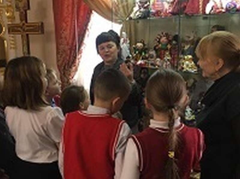 На экскурсию в музей игрушки Семейного центра мастерства и ремесел приходили дети из социального-реабилитационного центра