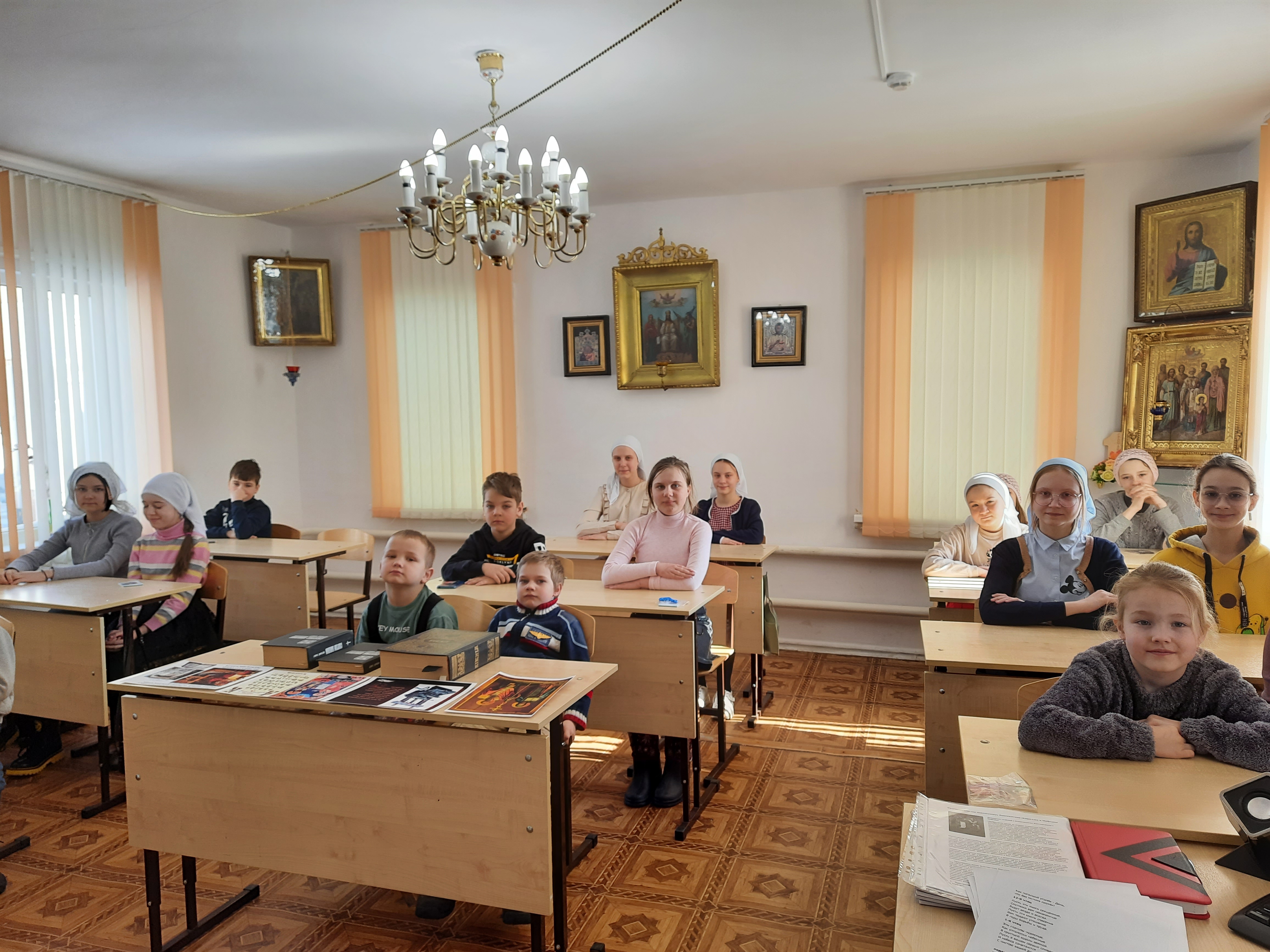Воскресная школа Никольского Кафедрального Собора ведёт набор учащихся.