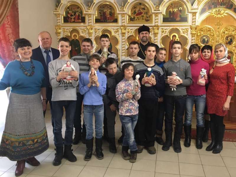 Дети из Петрова Вала побывали в Никольском кафедральном соборе Камышина