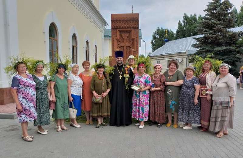 На Троицу в Никольском кафедральном соборе прошла праздничная выставка-ярмарка Семейного центра мастерства и ремесел