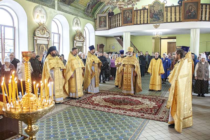 Архиерейские грамоты и благодарственные письма были вручены в день престольного праздника Никольского кафедрального собора Камышина