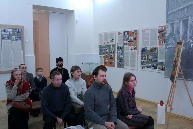 Участники Православного молодежного общества при Никольском кафедральном соборе посетили выставку «Non licet vos esse. Не должно вам быть»
