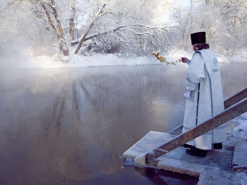 Крещенская вода: вера и суеверия