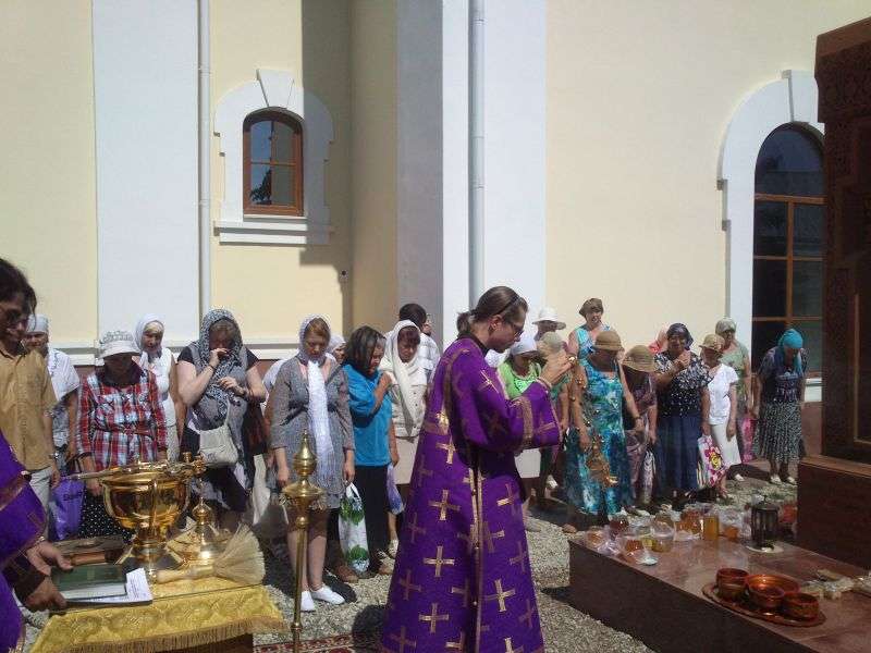 В Никольском кафедральном соборе освятили мед нового сбора (ФОТО)