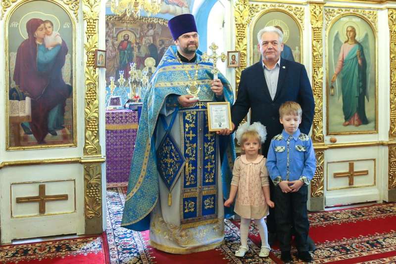 В день Благовещения в Никольском соборе побывали гости — дети и военные
