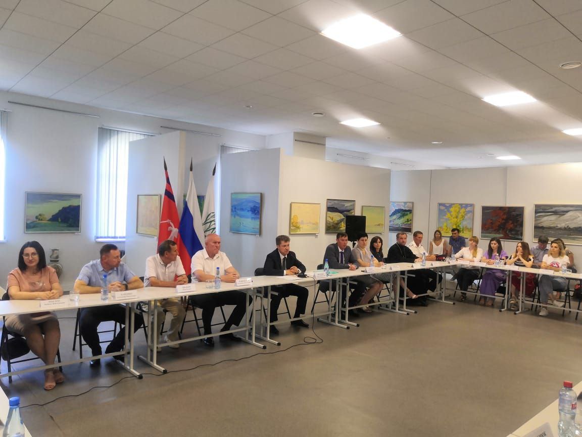 Протоиерей Николай Караичев принял участие во встрече которая состоялась в преддверии Дня России