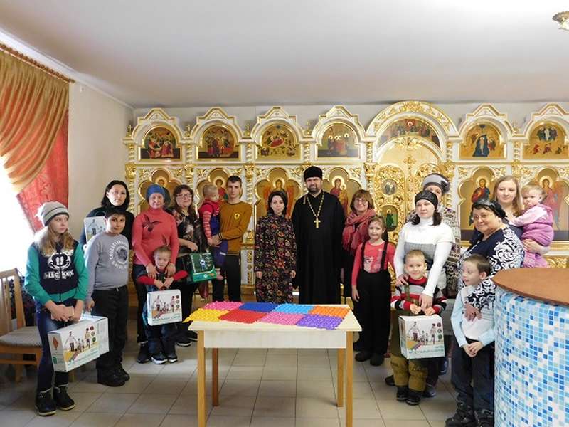 Семьям, где есть дети с инвалидностью, переданы ортопедические коврики