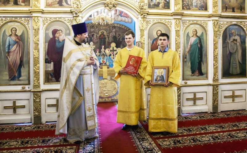 В Никольском соборе поздравили юных алтарников с успешным окончанием учебного года