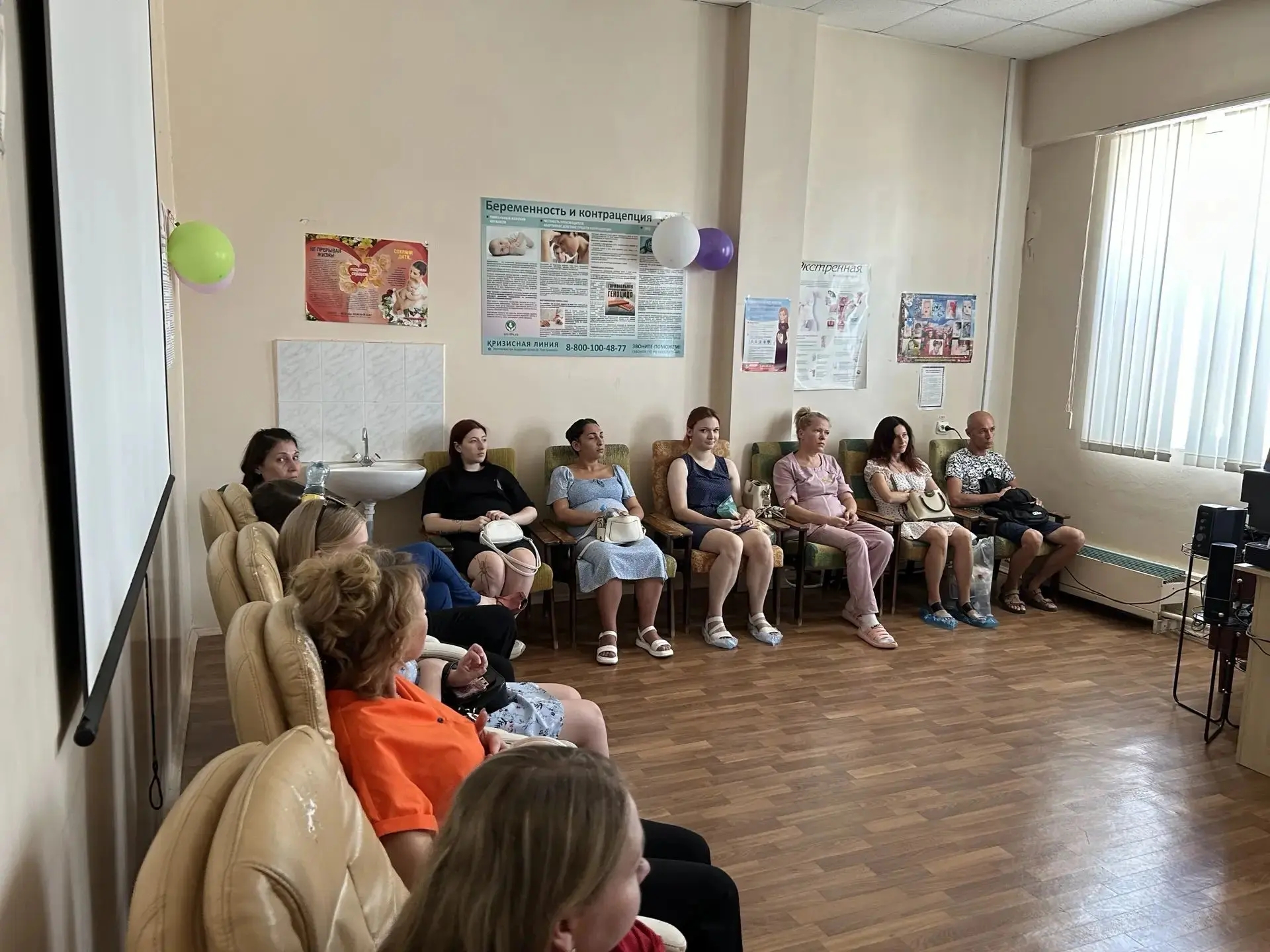 Клирик Никольского кафедрального собора посетил женскую консультацию города Камышина.