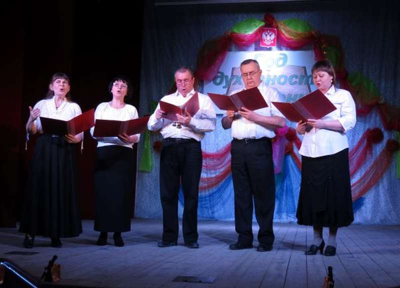 Певчие хора Никольского кафедрального хора выступили перед пациентами и сотрудниками психиатрической больницы в селе Дворянское